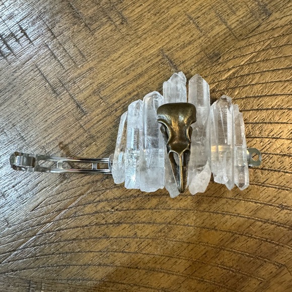 Quartz Crystal Hair Clip With Gold Raven Skull - Picture 3 of 6